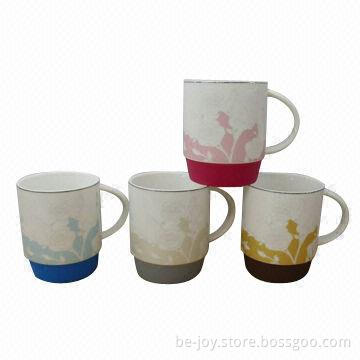Porcelain mug with flower design
